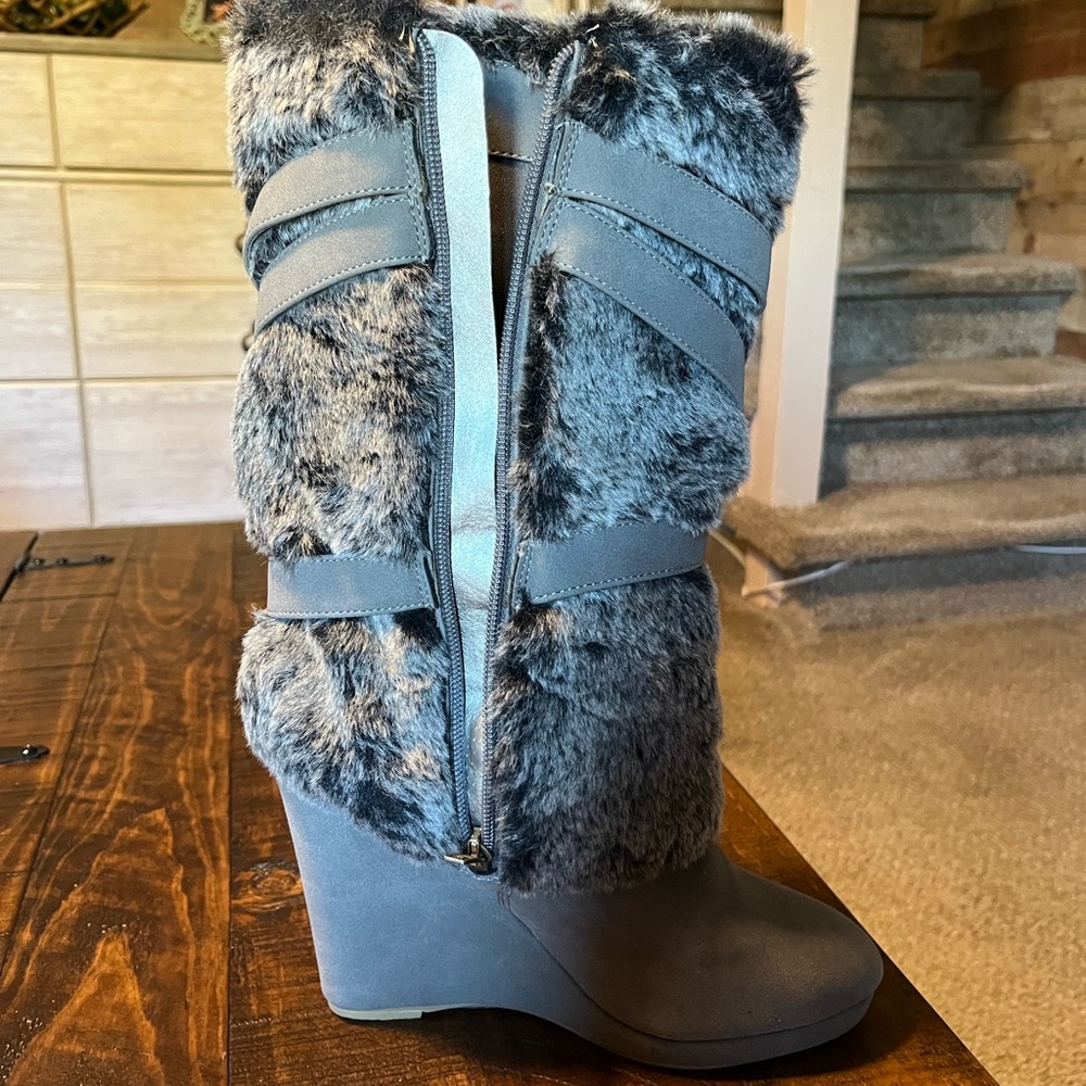 Women’s Colin Stuart Wedge boots. Size 7